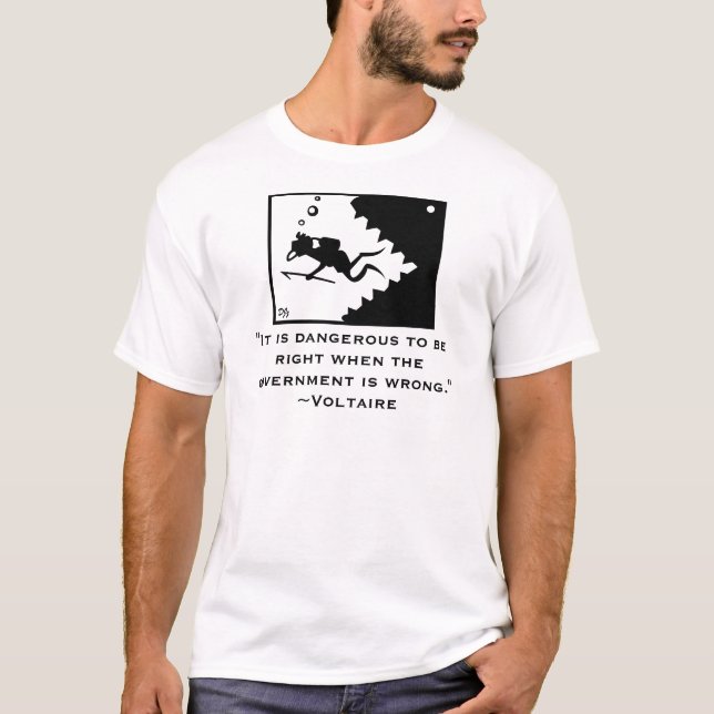 VOLTAIRE-citationsteckenskjorta T-shirt (Framsida)