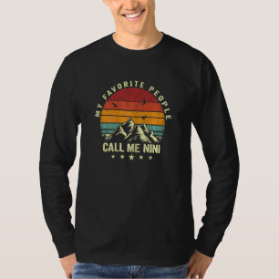 Vomens Mina favoriter kallar mig Nini Coola Mor T Shirt
