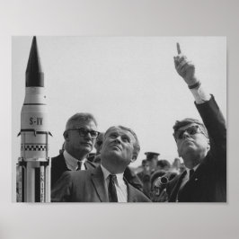 Von Braun och JFK Tittar mot Himlar Poster