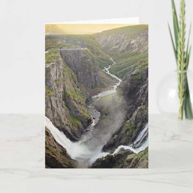 Voringsfossen vattenfall i norgehälsningkort kort (Framsida)
