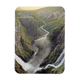 Voringsfossen vattenfall i vertikal magnet för