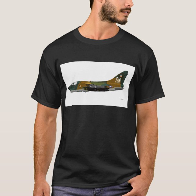 Vought A-7 Corsair II T Shirt (Framsida)
