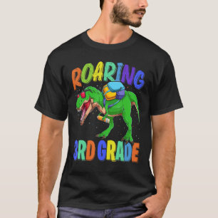 Vrålande in i 3:e klass Dinosaur Rex Tillbaka till T Shirt