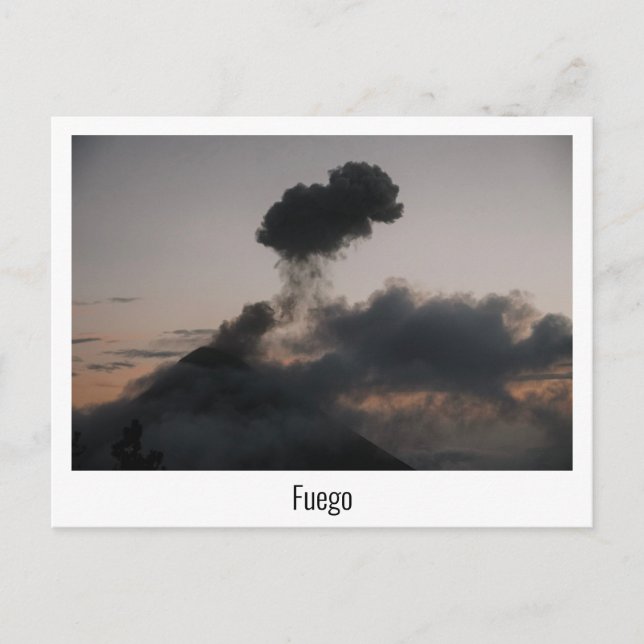 Vulkan Fuego in Guatemala beim Sonnenuntergang Vykort (Framsida)