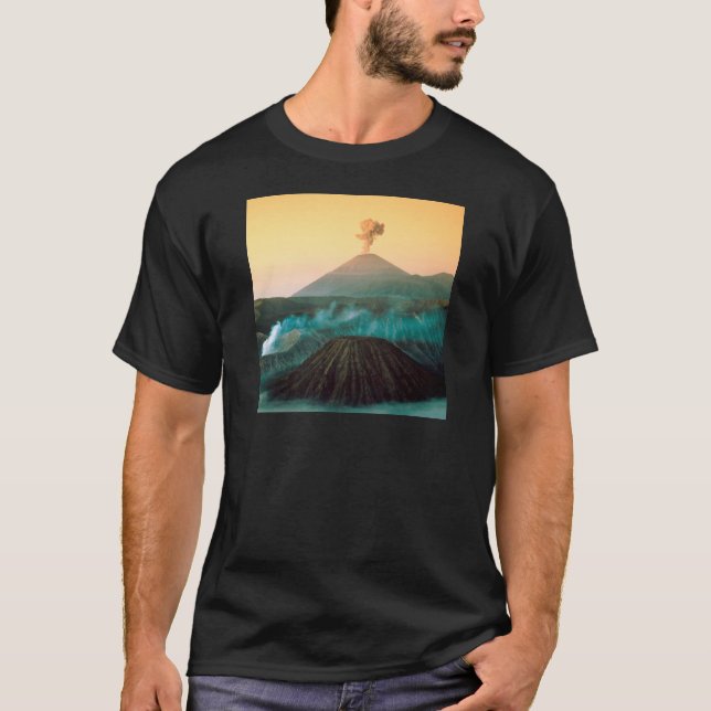 Vulkanindonesutbrott Tee (Framsida)