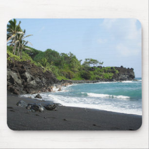 Vulkanisk svart sandstrand på Hawaii mousepad Musmatta