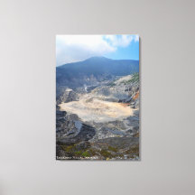 Vulkaniskt berg Svavelkrater Landskapsfoto