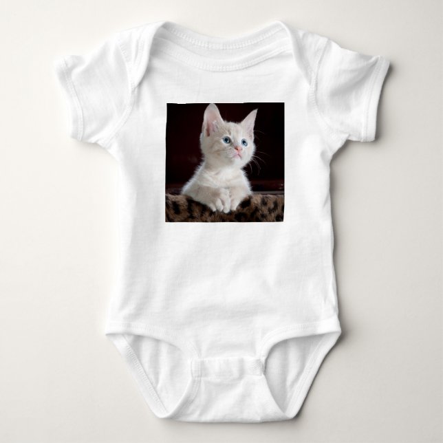 Vulnerable White Kitten T Shirt (Framsida)