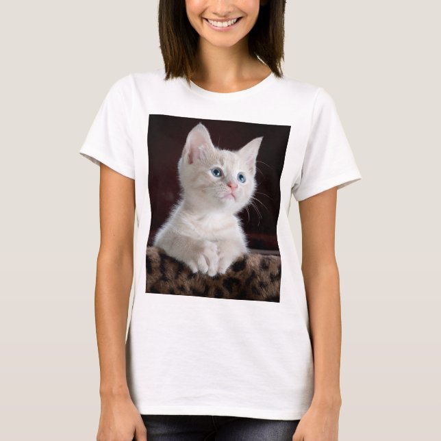 Vulnerable White Kitten T Shirt (Framsida)