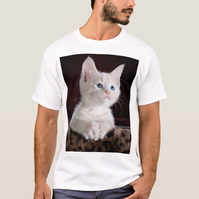 Vulnerable White Kitten T Shirt (Framsida)