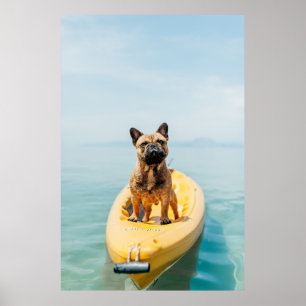 Vuxen brun Fransk bulldog som stod på kajak Poster