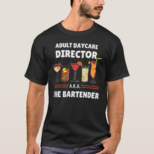 Vuxen Daycare Director Aka The Bartender T Shirt (Framsida)