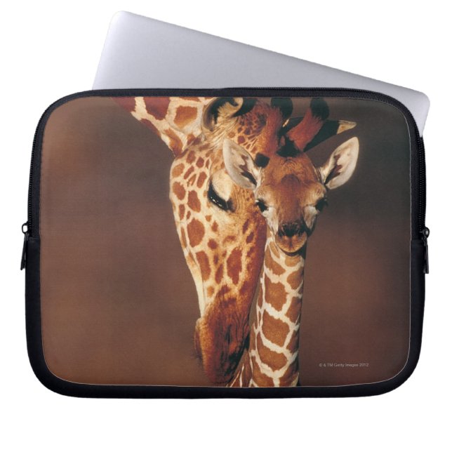 Vuxen Giraffe with calf (Giraffa camelopardalis) Laptop Sleeve (Framsidan)