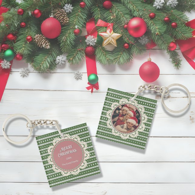 Vuxen grönt Chic på jultomten (Ugly Christmas Chic green-based square Keychains)