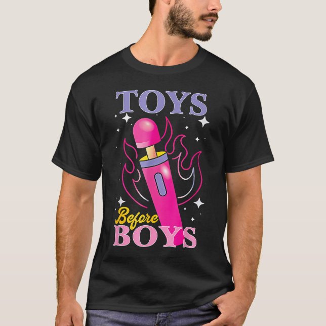 Vuxen humor som säger Leksak före Boys Funny T Shirt (Framsida)
