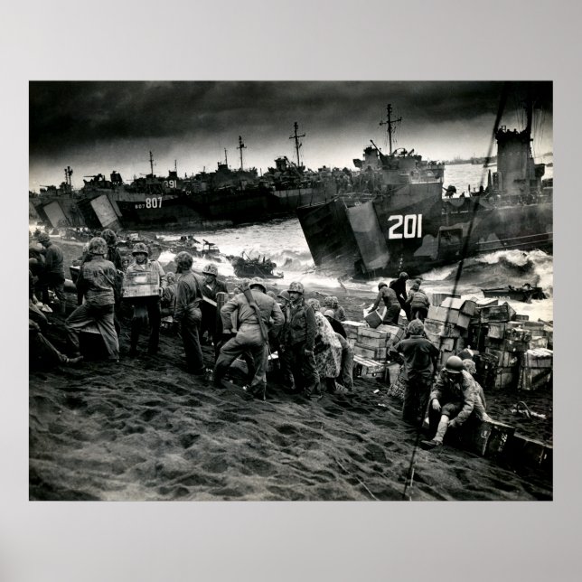 VWII Marines avlastning Leveranser på Iwo Jima Poster (Framsidan)