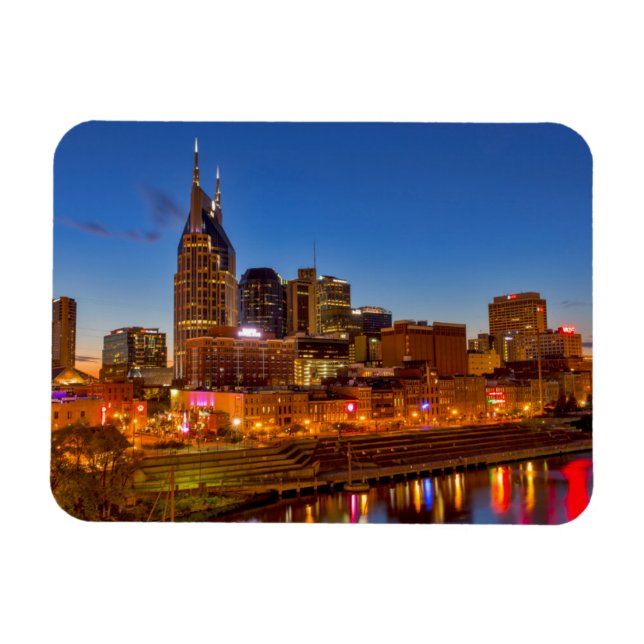 Vy av stadskylinen vid dusk magnet (Horisontell)