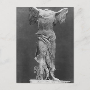 Vy av Victory Samothrace på Louvrenmuseet Vykort