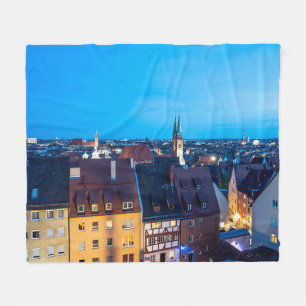 Vy om Nürnberg-staden på natten Fleecefilt