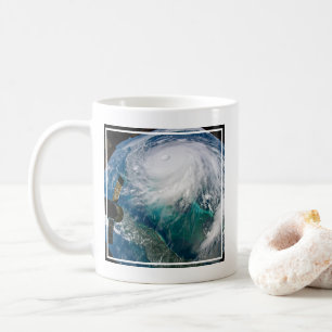 Vy om orkanen Dorian. Kaffemugg