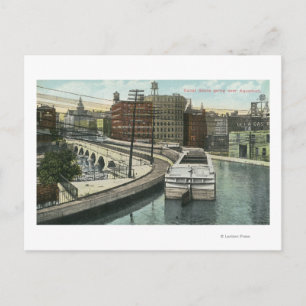 Vy över Canal Boats som går över vattendukten Vykort