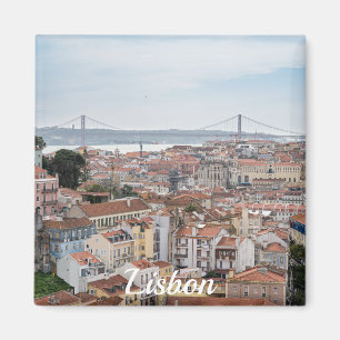 Vy över den gamla staden Lissabon och 25 april Bry Magnet