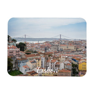 Vy över den gamla staden Lissabon och 25 april Bry Magnet