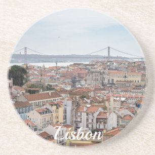 Vy över den gamla staden Lissabon och 25 april Bry Underlägg
