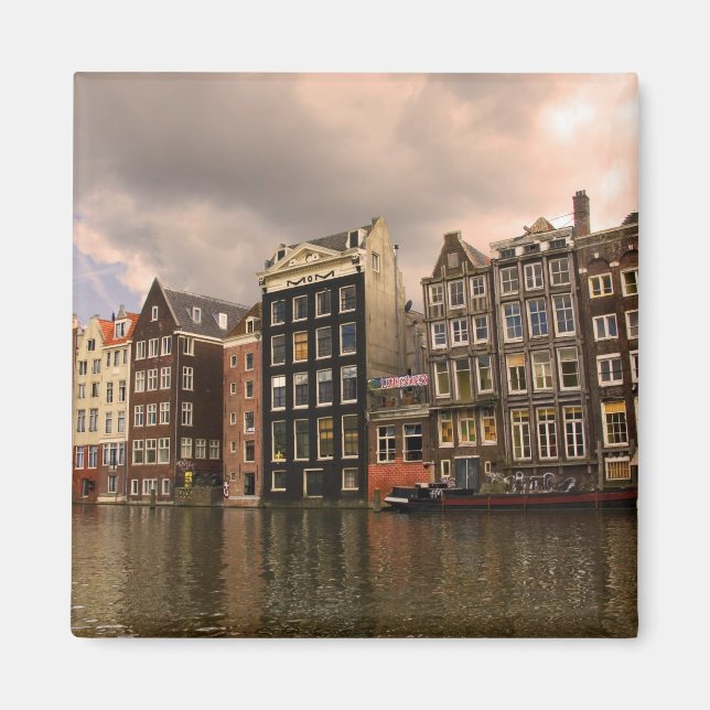 Vy över den unika arkitekturen och gavlar magnet (Framsidan)