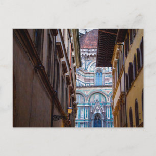 Vy över Duomo från en gata, Florens, Italien Vykort
