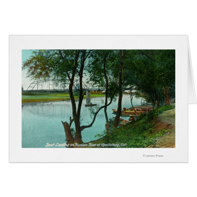 Vy över en båtlandning vid den ryska floden hälsningskort (Framsidan Horizontal)