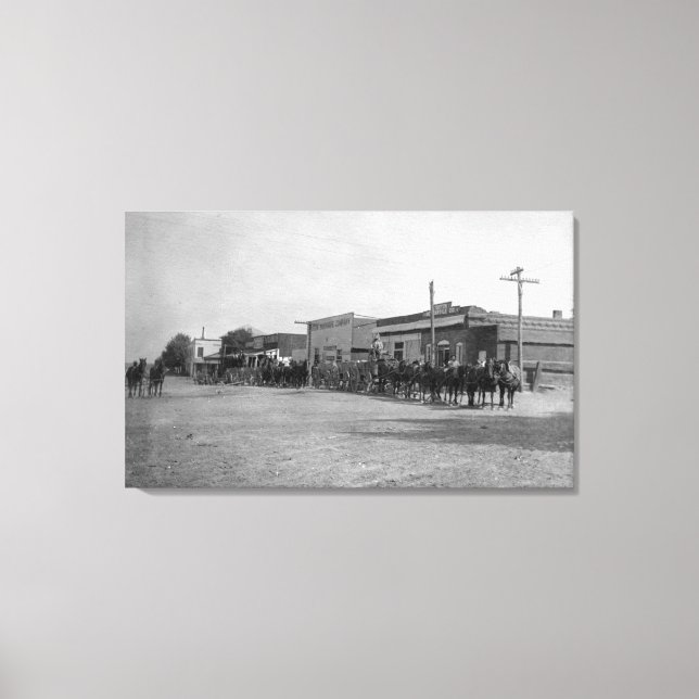 Vy över Horse Wagon Teams på Street Canvastryck (Framsida)