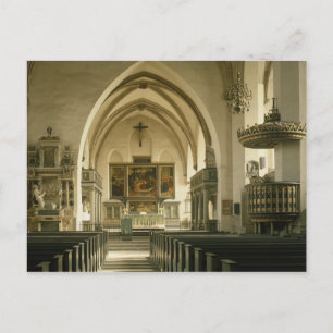 Vy över insida i kyrkan med vykort
