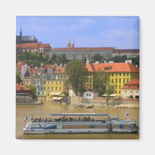 Vy över Prag slott och staden vid Vltava Magnet
