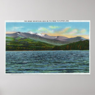 Vy över Snowy Mts från Tupper Sjö Road Poster
