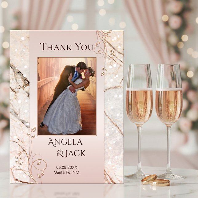 vykort för foto-Tack för Marble Ro Guld Bröllop (Wedding photo Thank You postcard featuring a rose gold floral design on marble with light sparkles)
