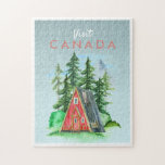vykort för vintage resor | Kanada Jigszle Puzzle Pussel<br><div class="desc">En perfekt biet av konst för alla som kärlek Kanada. En vattenfärgad illustration av en charmingstuga i skogen. Lägg till anpassningsbarnas ordalydelse i den här designen genom att använda rutorna "Redigera den här designmallen" på objektets höger eller klicka på den blå "Anpassa den" om du vill ordna texten, ändra typsnitt...</div>