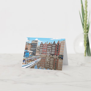 Vykort med hus vid kanal i Amsterdam
