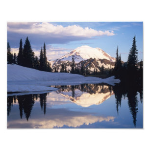 WA, Mt. Rainier NP, Mt. Rainier och moln Fototryck