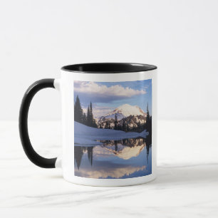 WA, Mt. Rainier NP, Mt. Rainier och moln Mugg