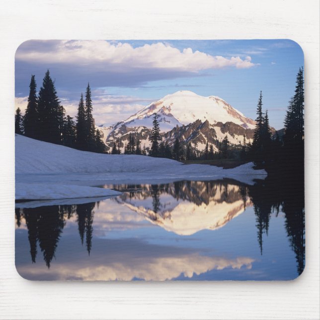 WA, Mt. Rainier NP, Mt. Rainier och moln Musmatta (Framsidan)