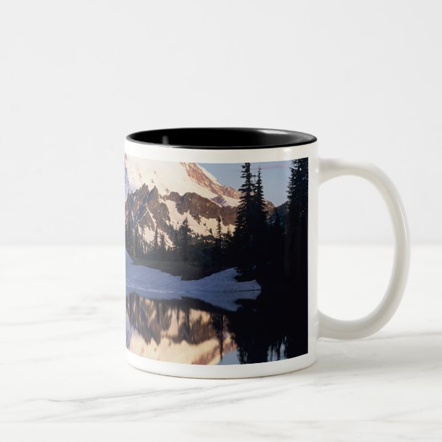 WA, Mt. Rainier NP, Mt. Rainier och moln Två-Tonad Mugg (Höger)