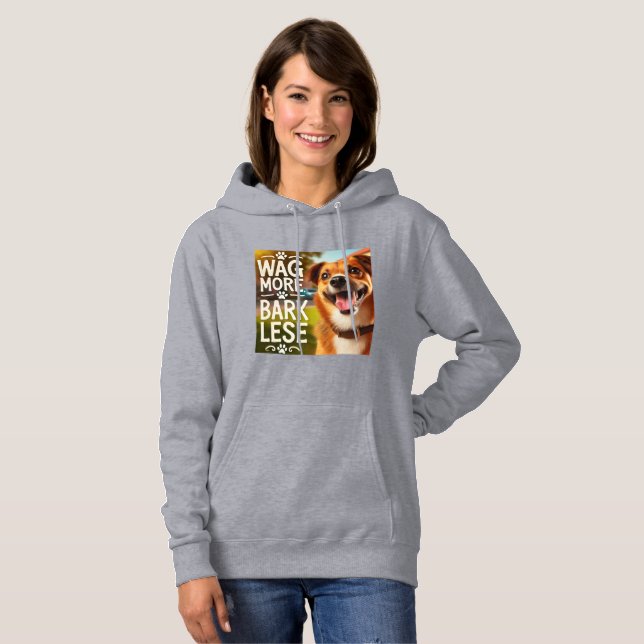 Wag More, Bark Less - A Lycklig Hund's Motto T Shirt (Hel framsida)