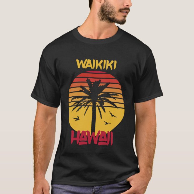 Waikiki Beach Hawaii Vacation Ocean Surfing T Shirt (Framsida)
