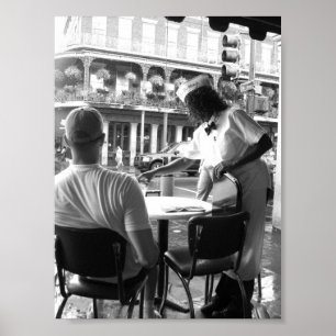 Waitress vid Cafe' du Monde New Orleans, Louisiana Poster