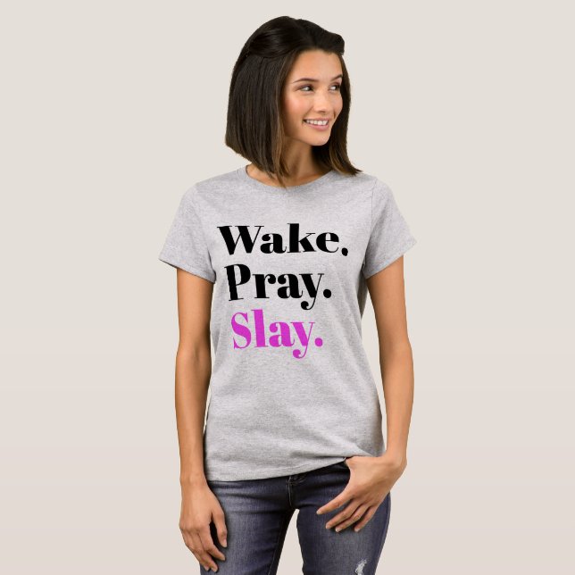 Wake, Pray, Slay Sassy Slang Humor Tee Shirt (Hel framsida)
