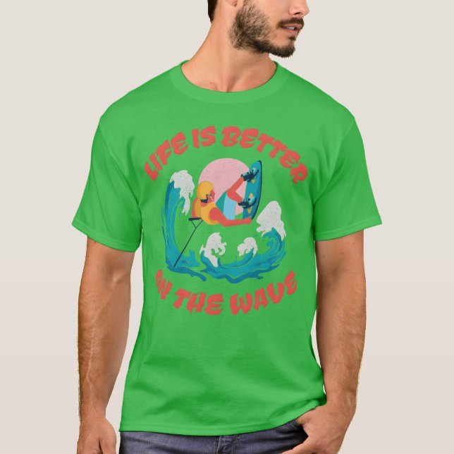 Wakeboardcitat En kille som wakeboardar Och han är T Shirt (Framsida)
