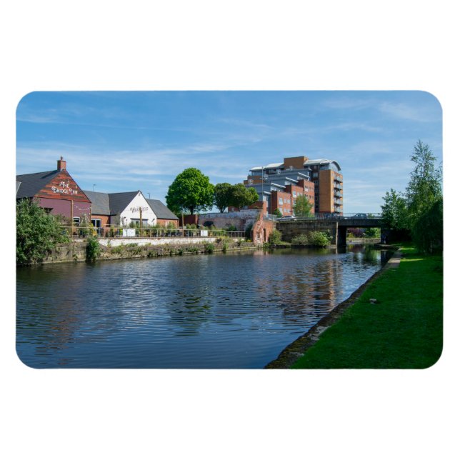 Wakefield Canal Side: Historic Pub and Apartments Magnet (Horisontell)