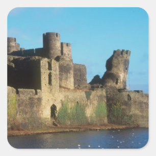 Wales - Caerphilly slott, med utsikt över Fyrkantigt Klistermärke