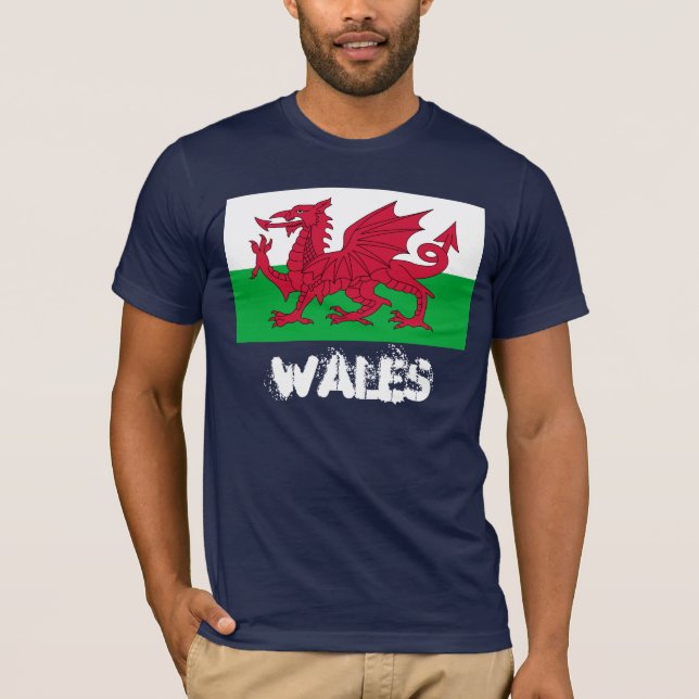 Wales med Welsh flagga Tee Shirt (Framsida)